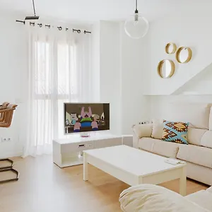 https://apartamentos-pompidou.es-andalucia.com